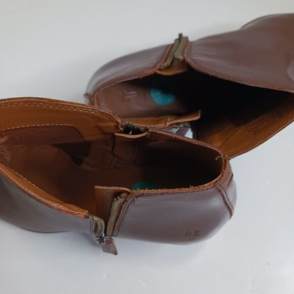 Frye Women's size 8M Leather Double Zip Ankle Boot - Picture 9 of 11